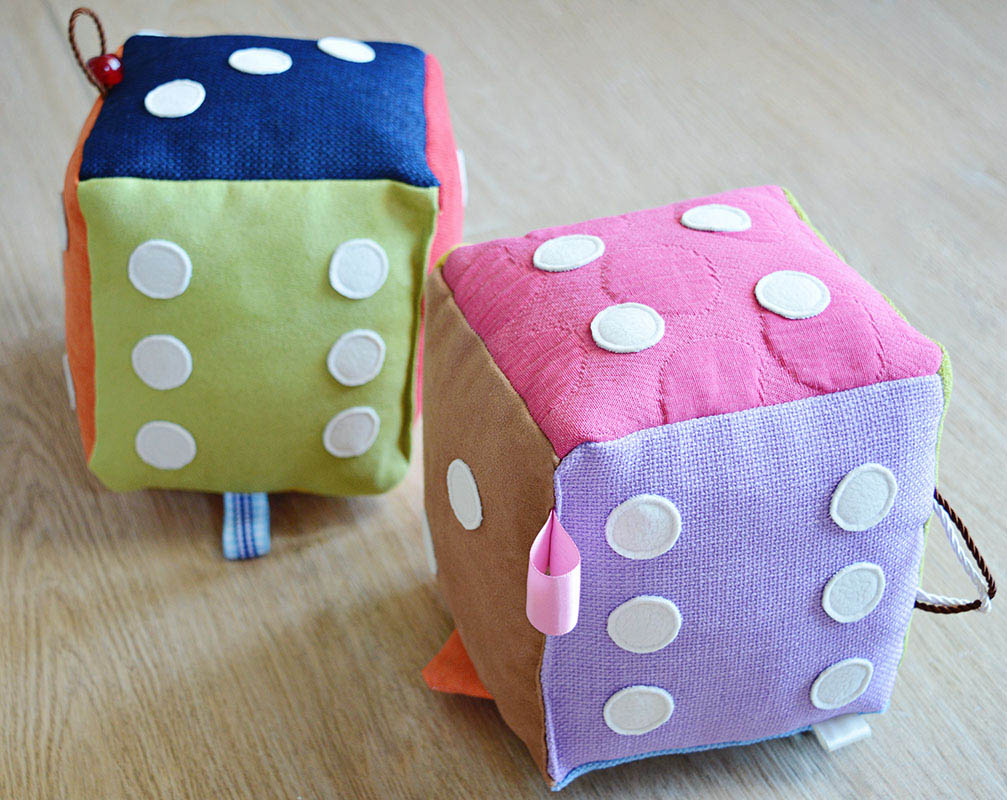 dice two colors