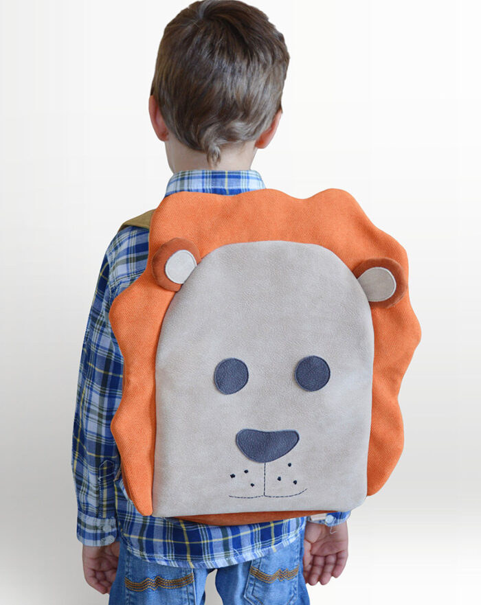 lion backpack thumb